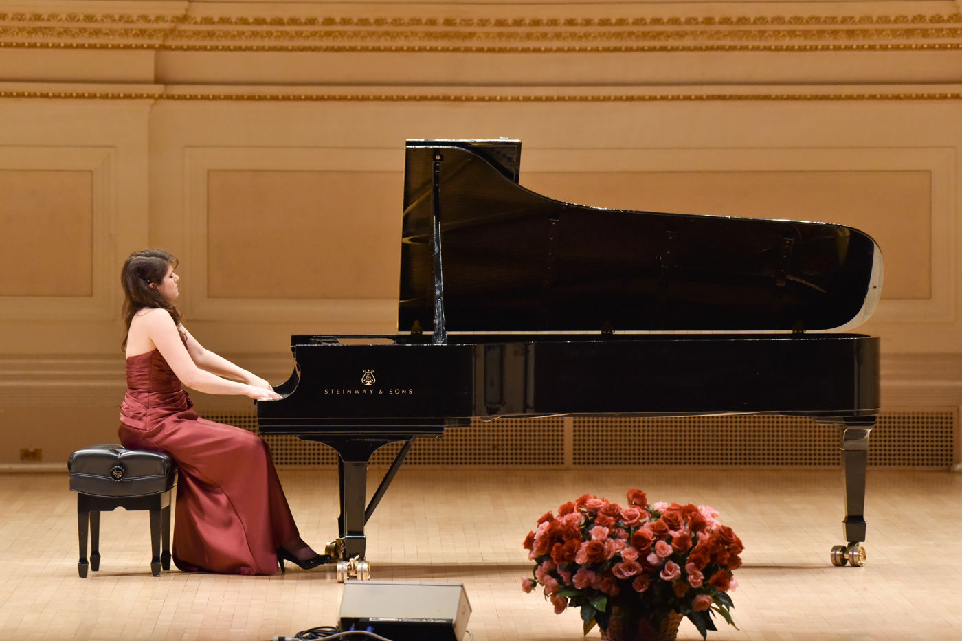 Carnegie Stern Hall robe rouge